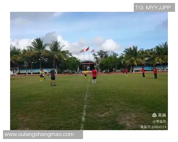 足球明星热情亲吻镜头瞬间捕捉展现魅力与激情的精彩时刻 足球明星热情亲吻镜头瞬间捕捉展现魅力与激情的精彩时刻