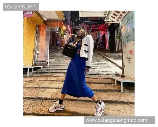 时尚与运动结合足球明星背心女士款式图片欣赏与搭配建议