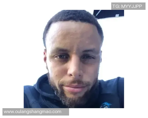 模仿库里的足球明星如何在球场上展现独特风格与技巧的完美结合