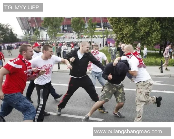 足球明星与黑帮势力交织的背后故事与影响分析 足球明星与黑帮势力交织的背后故事与影响分析