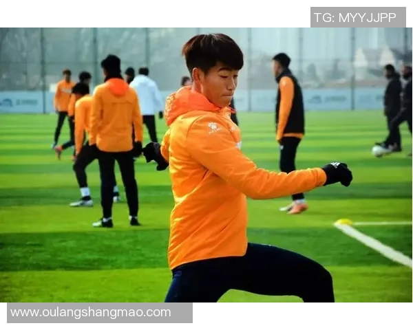 成都网球队战术变革引发热议全新打法助力球员提升竞技水平